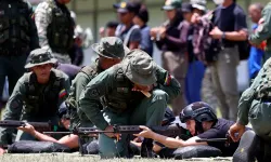 Venezuela, olası ABD saldırısına karşı gerilla savunmasına hazırlanıyor