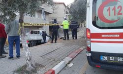 Denizli'de kamyonet evin bahçesine girdi!