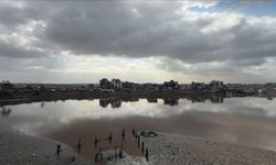 Gazze'de sel ile yükselen gölet tehlike saçıyor!