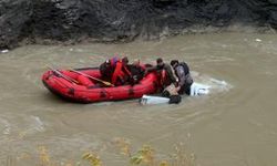 Pikap Zap Suyu'na düştü: 4 yaralı!