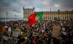 Çalışanlar greve gitti: Kamu hizmetleri ve ulaşım durdu