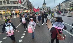 İsveç halkı, sözde 'ateşkese' kanmıyor: Meydanları doldurdular