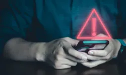 Telefonunuzun casusu bildirimler: Kamerayı bile açıyorlar