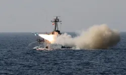 İran'dan ABD savaş gemilerine uyarı