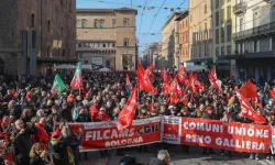İtalya'da işçiler hükümeti protesto için grevde