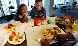 Bilim açıkladı: Et yemeyen çocuk daha kısa ve daha zayıf