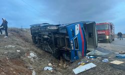 Cezaevi aracı devrildi! Çok sayıda yaralı var