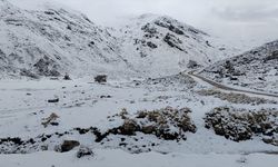 Antalya'nın yüksek kesimleri beyaza büründü