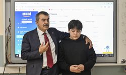 Bakan Tekin, öğrenci meclis başkanı seçilen öğrencinin vaadini gerçekleştirdi