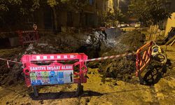 Avcılar'da yolun çökmesi sonucu göçük altında kalan işçi yaralandı