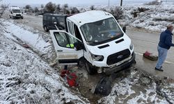 Şarampole düşen kamyonetteki 7 kişi yaralandı