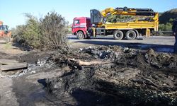 Devrilen tırda çıkan yangında 2 kişi hayatını kaybetti