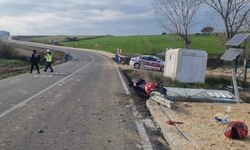 Motosiklet tel çitlere çarptı: Ölü ve yaralılar var