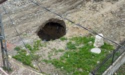 Park halindeki otomobil çukura düştü