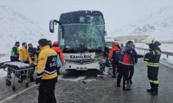 Otobüs tura çarptı! Yaralılar var