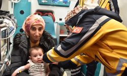 Yolu kardan kapanan köydeki hasta bebek için seferberlik