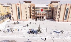 Van'da öğrenciler karın ve tatilin keyfini çıkardı