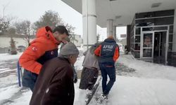 3 diyaliz hastası araçta mahsur kaldı: AFAD yetişti!