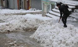 Doğu'da 62 yol ulaşıma kapandı