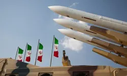 İran'dan balistik füze tatbikatı