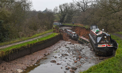 Kanalda dev obruk oluştu