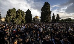 İşgalciler cuma namazının ardından cemaati ablukaya aldı