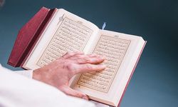 Kim parayı sever ve aziz görürse Allah Teâlâ onu zelil eder!