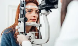 20 yaş sonrasında miyopi yönetiminde Ortho-K tedavisi