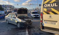 Öğrenci servisiyle otomobil çarpıştı: 8 yaralı