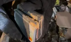 Yanlışlıkla çöpe atılan cüzdan çöp kamyonunda bulunarak sahibine ulaştırıldı