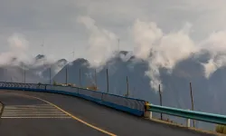 Dev köprü açıldı: 2 saatlik yolu 2 dakikaya indirdi