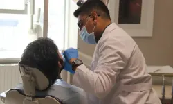 Diş etlerindeki yanma ve ağrı farklı sorunların habercisi olabilir!