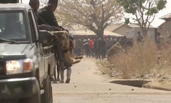 Otobüse silahlı saldırı: 28 kişi kaçırıldı