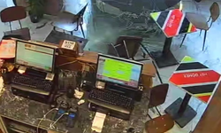 Kontrolden çıkan otomobilin iş yerine girdi: İşte o anlar..