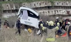 Esenyurt'ta servis midibüsü devrildi