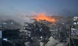 Siyonistler Gazze'yi bombaladı