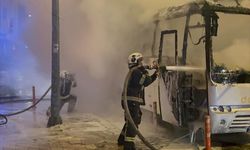 Seyir halindeyken yanan işçi servisi kullanılamaz hale geldi