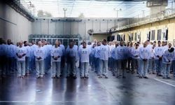 Esirler örtüsüz, ilaçsız ve ölümcül soğukla baş başa