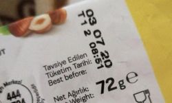Son kullanma tarihi geçmiş ürünlere yeni etiket basarken yakalandılar