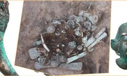 Ural dağlarında iki bin dört yüz yıllık adak çukuru bulundu