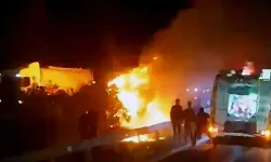 Angus yüklü TIR devrildi: 2 ölü