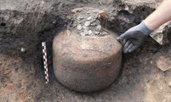 Köydeki evin eskiden banka olduğu ortaya çıktı, altından hazine fışkırdı