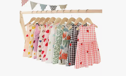 Küçücük çocuklara kadın kıyafeti... Aileler isyan ediyor