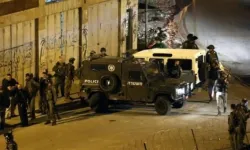 Siyonistler yine onlarca Filistinliyi alıkoydu!