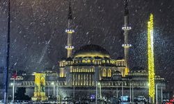 İstanbul'da beklenen kar başladı! Okullar tatil mi? Valilikten açıklama!