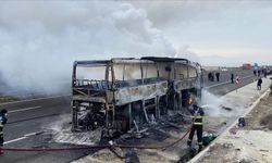 Korkutan yangın: Yolcu otobüsü kullanılamaz oldu
