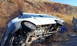 Erzurum’da öğretmen servis minibüsü devrildi: 7 yaralı