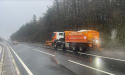 Bolu Dağı geçişinde kar yağışı etkili olmaya başladı