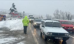 Bolu Dağı'nda arızalanan tır ulaşımı aksattı