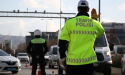 Trafik cezalarında 2026 tarifesi kesinleşti! Dikkat araç sahipleri: En küçük ihlal cezası 1250 TL!